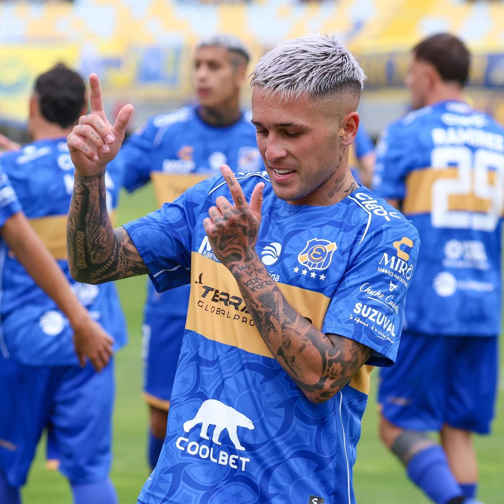 Jugador del Everton celebrando.