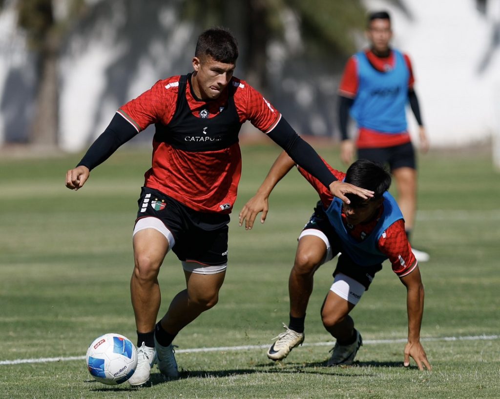 Jugadores de Palestino preparándose para la temporada.