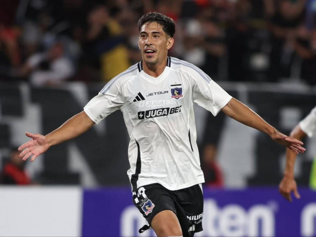 Jugador del Colo-Colo celebrando