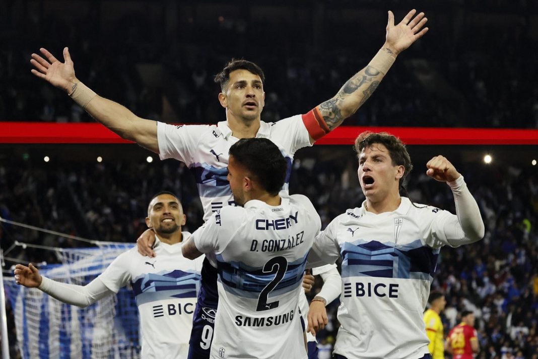 Jugadores de la U católica celebrando.