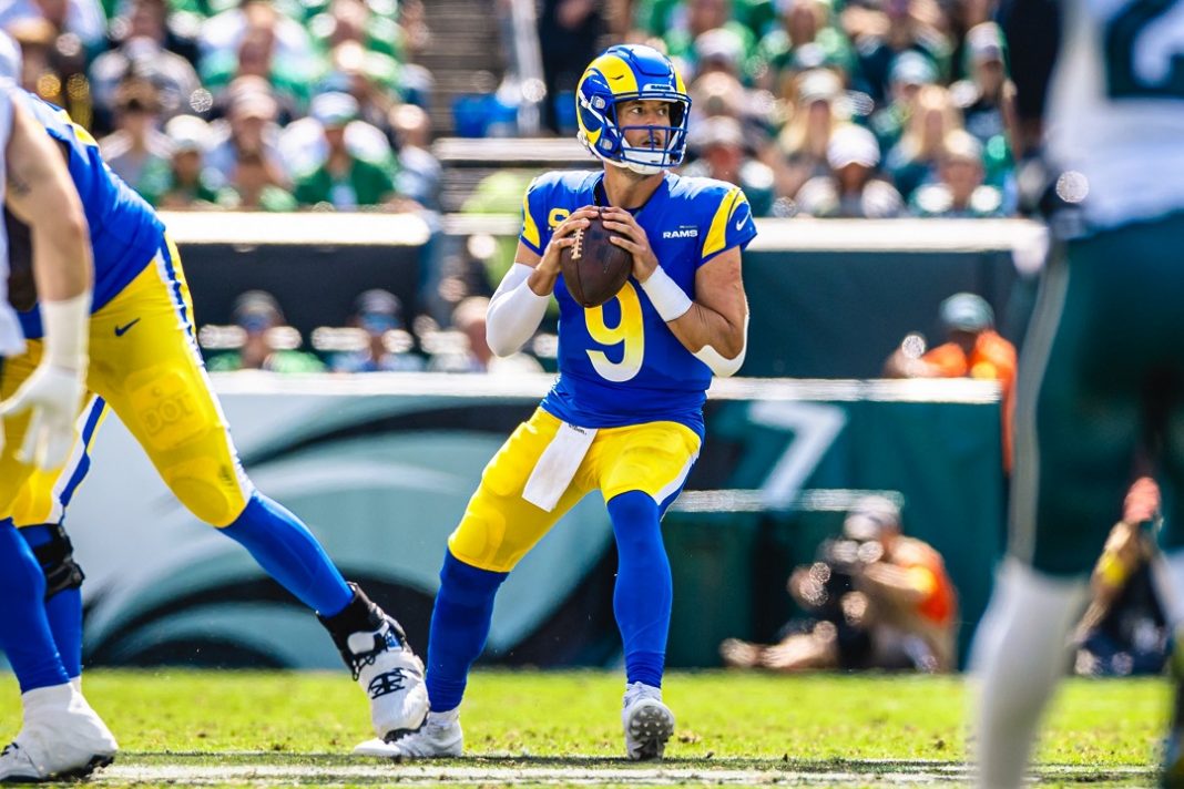 Matthew Stafford preparandose para un lanzamiento,