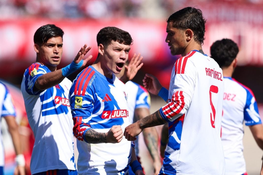 Jugadores de U. de Chile celebrando,